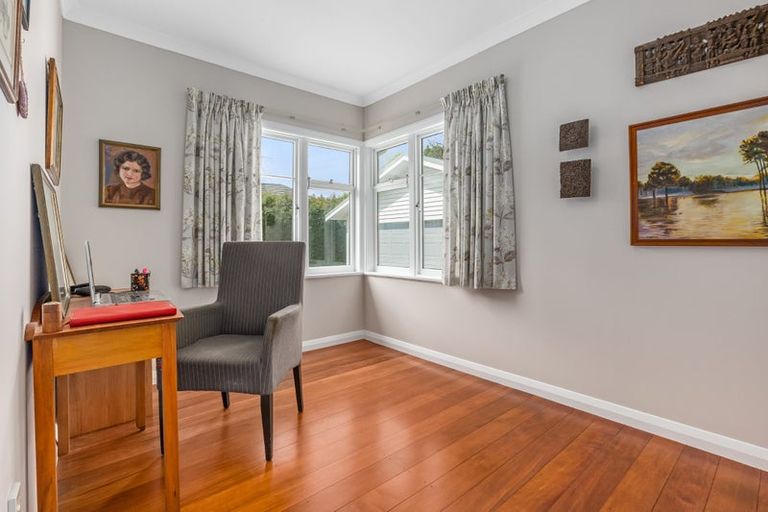 Photo of property in 31-33 Karu Crescent, Waikanae, 5036