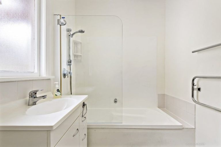 Photo of property in 13 Firth Terrace, Karori, Wellington, 6012