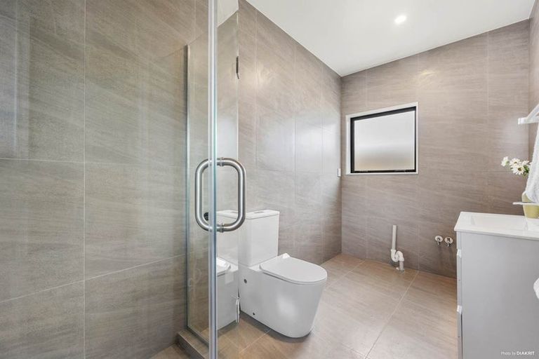 Photo of property in 63 Flanshaw Road, Te Atatu South, Auckland, 0610