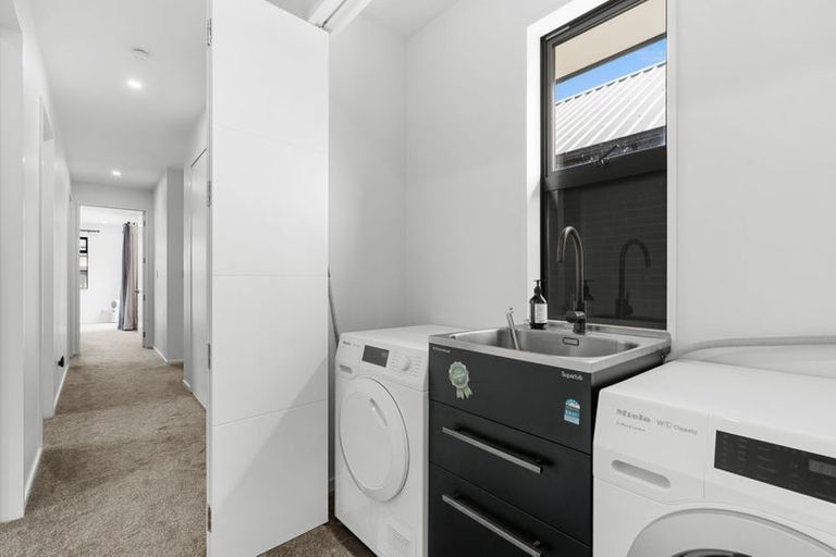 Photo of property in 6 Fairbairn Close, Halswell, Christchurch, 8025