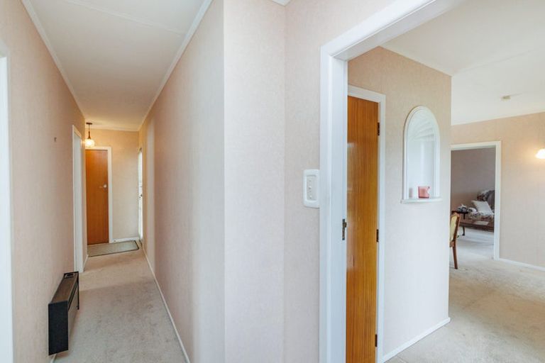 Photo of property in 18 Tararua Terrace, Cloverlea, Palmerston North, 4412