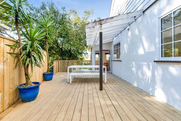 Photo of property in 27 Saxton Road, Upper Vogeltown, New Plymouth, 4310