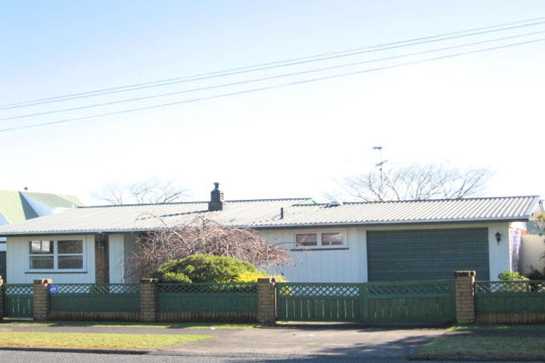 Photo of property in 70 Willis Road, Papakura, 2110