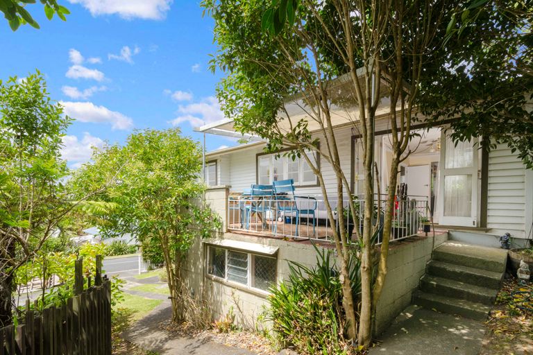 Photo of property in 50 Hebron Road, Waiake, Auckland, 0630