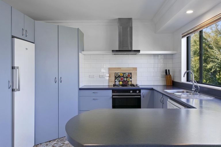 Photo of property in 2/94 Harvey Street, Waipahihi, Taupo, 3330