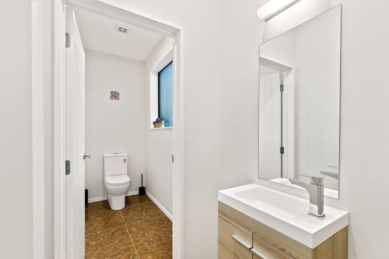 Photo of property in 3 Younger Lane, Massey, Auckland, 0614