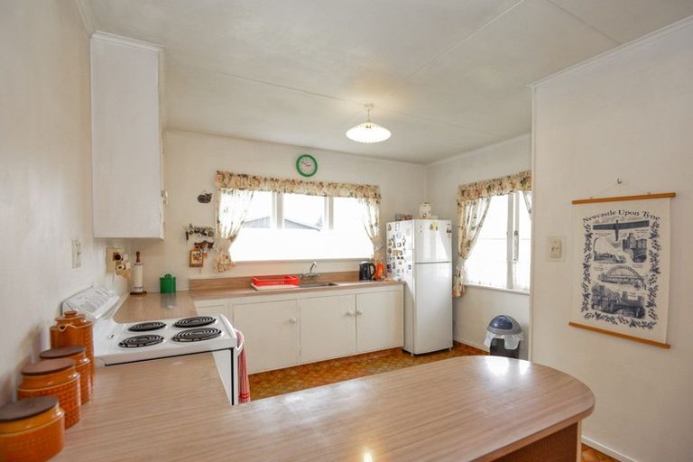 Photo of property in 443 Dalcross Street, Mayfair, Hastings, 4122