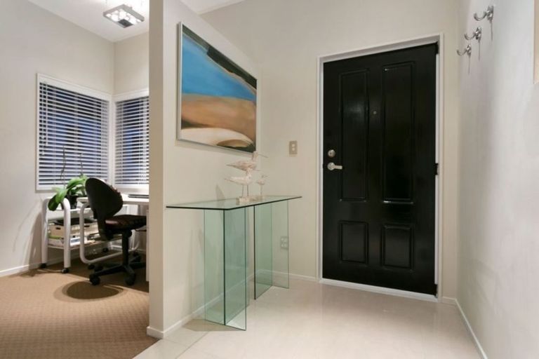 Photo of property in 1/21 Onepoto Road, Hauraki, Auckland, 0622