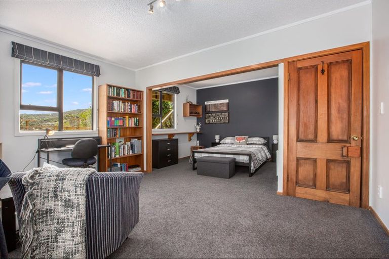 Photo of property in 104 Airlie Road, Plimmerton, Porirua, 5026
