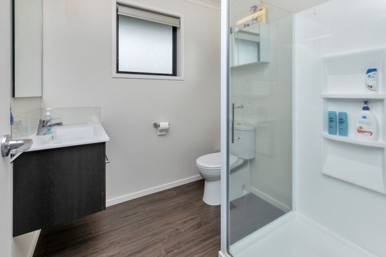 Photo of property in 5 Roto View, One Tree Point, 0118