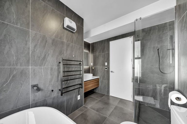 Photo of property in 28 Roxborough Place, East Tamaki Heights, Auckland, 2016