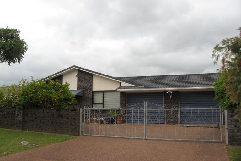 Photo of property in 34 Reynard Terrace, Conifer Grove, Takanini, 2112