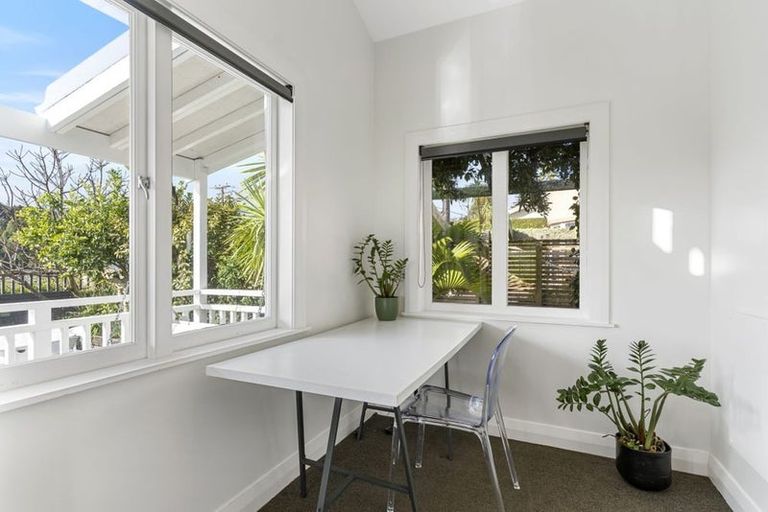 Photo of property in 120 Island Bay Road, Beach Haven, Auckland, 0626