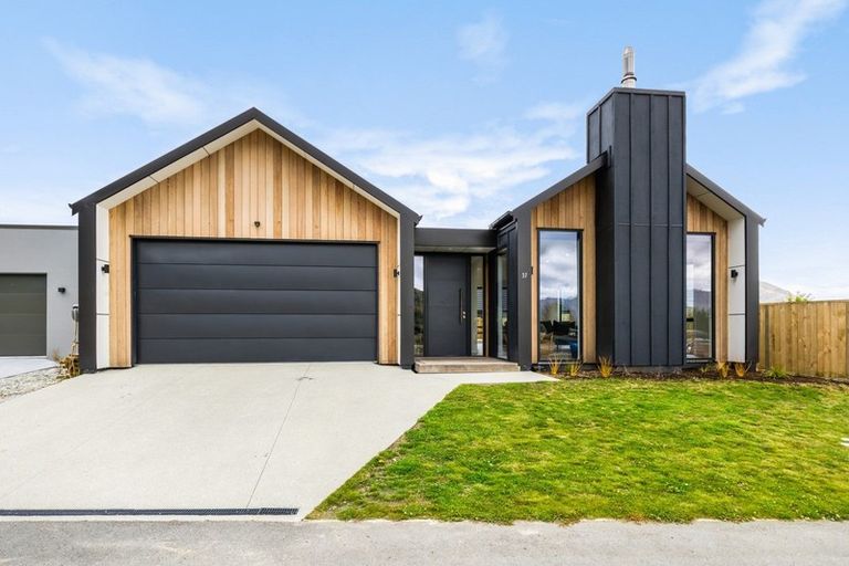 Photo of property in 37 Bannister Street, Jacks Point, Queenstown, 9371