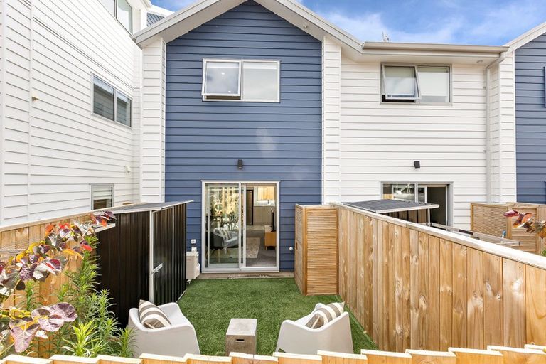 Photo of property in 3/8 Yeovil Road, Te Atatu Peninsula, Auckland, 0610