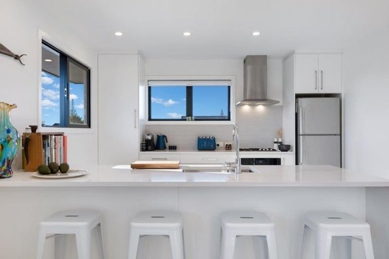 Photo of property in 1046b Papamoa Beach Road, Papamoa Beach, Papamoa, 3118