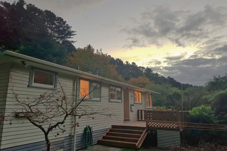 Photo of property in 73 Elmslie Road, Pinehaven, Upper Hutt, 5019