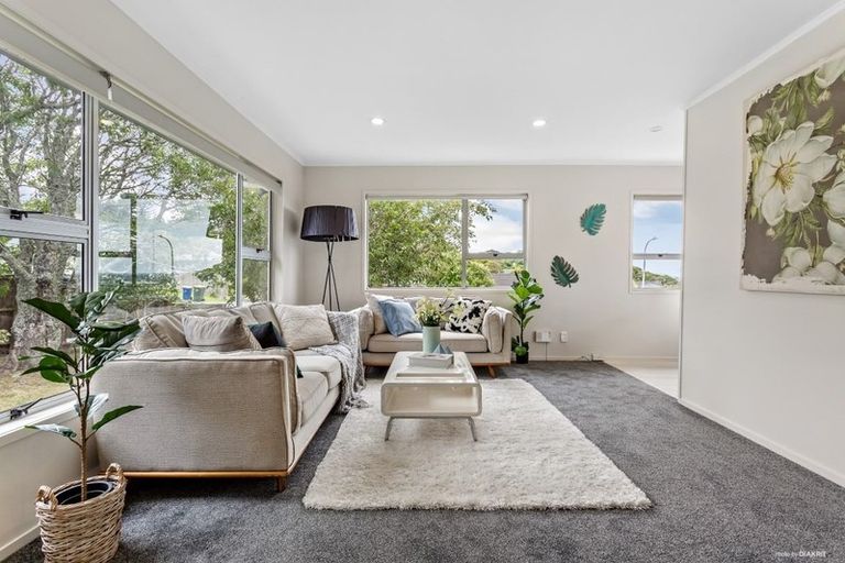 Photo of property in 28 Cedar Heights Avenue, Massey, Auckland, 0614