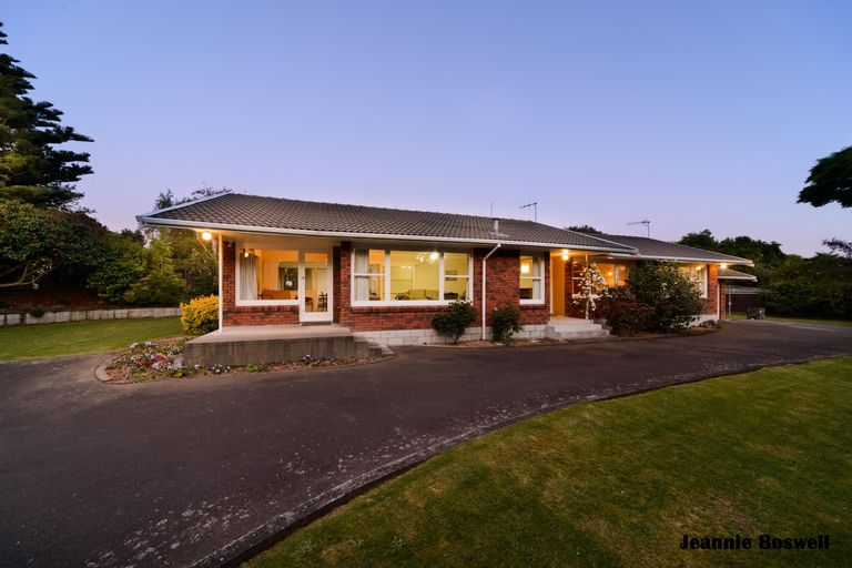 Photo of property in 2 Caccia Birch Lane, Hokowhitu, Palmerston North, 4410