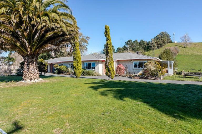 Photo of property in 208 Adelaide Road, Dannevirke, 4930