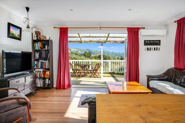 Photo of property in 34 Sievers Grove, Cannons Creek, Porirua, 5024