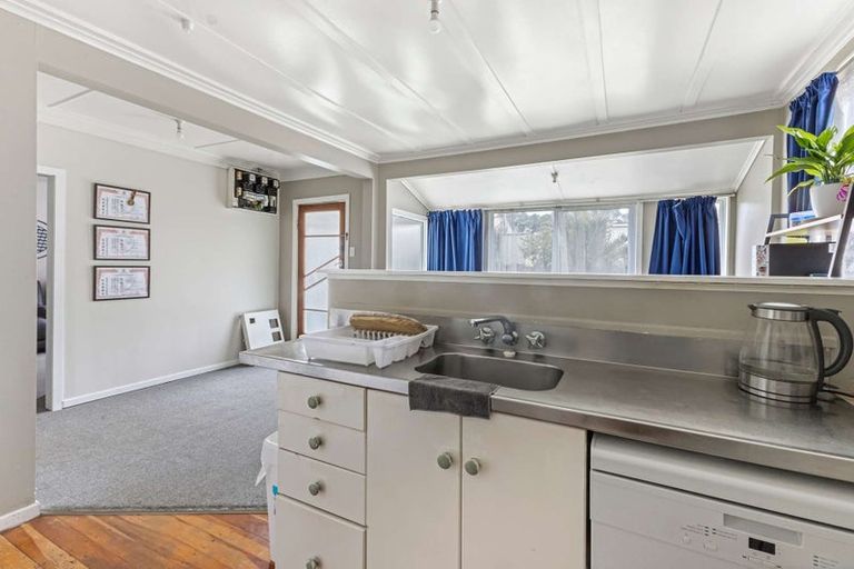 Photo of property in 32 Pendarves Street, New Plymouth, 4310