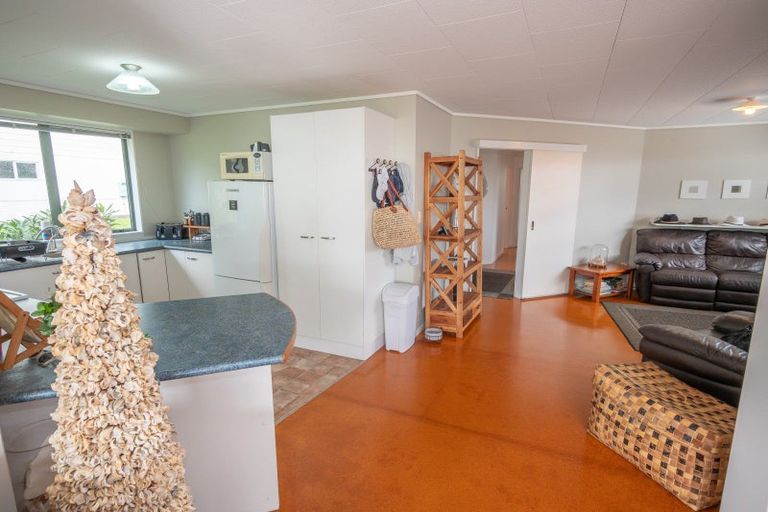 Photo of property in 2 Dudley Crescent, Cable Bay, 0420