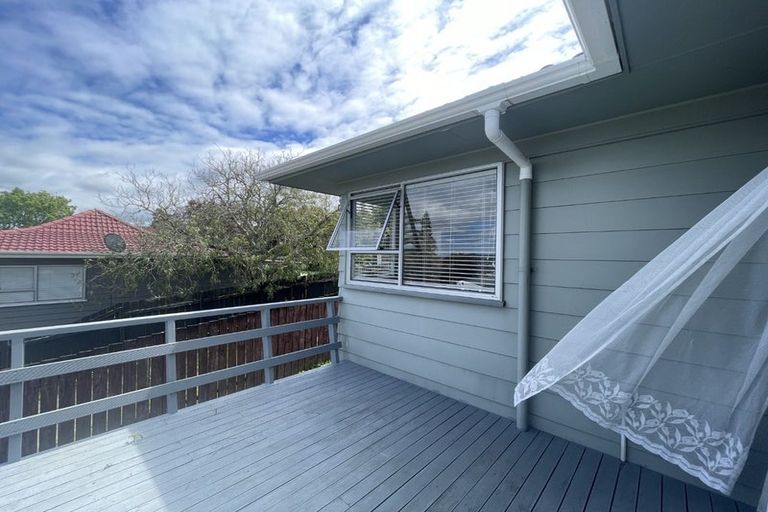 Photo of property in 8 Pahi Place, West Harbour, Auckland, 0618