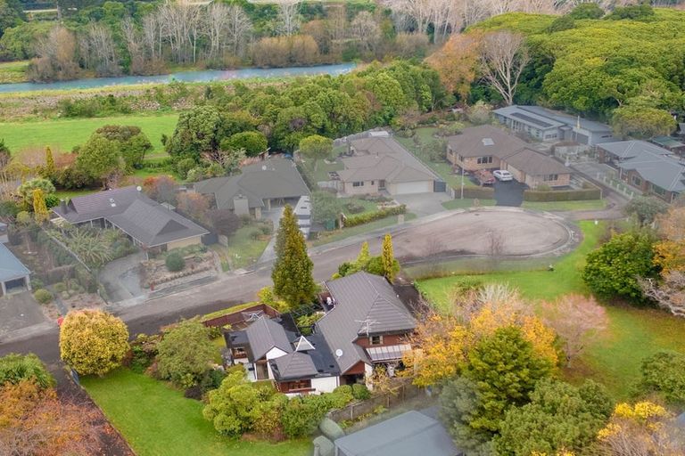 Photo of property in 10 Edgewater Street, Waikanae, 5036