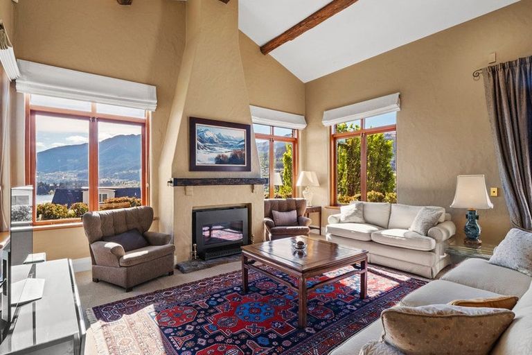 Photo of property in 1 Garland Terrace, Kelvin Heights, Queenstown, 9300