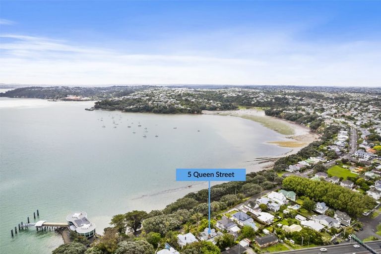 Photo of property in 5 Queen Street, Northcote Point, Auckland, 0627