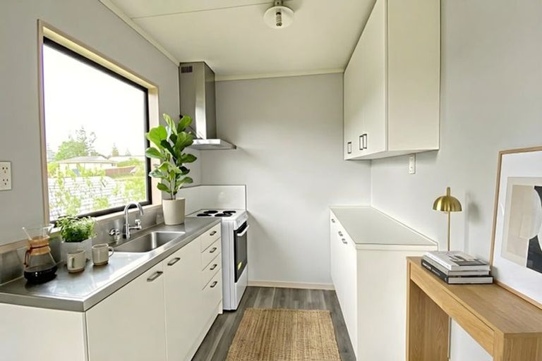 Photo of property in 2/16 Seabrook Avenue, New Lynn, Auckland, 0600