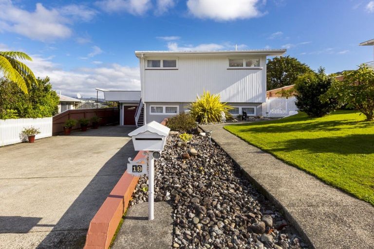 Photo of property in 19 Sunnyview Drive, Brown Owl, Upper Hutt, 5018