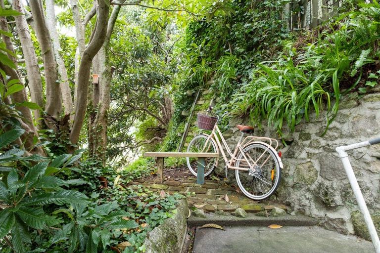 Photo of property in 4 Guys Hill Road, Hospital Hill, Napier, 4110