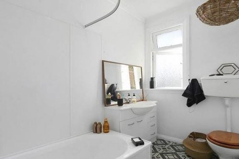 Photo of property in 32 Motu Street, Saint Clair, Dunedin, 9012