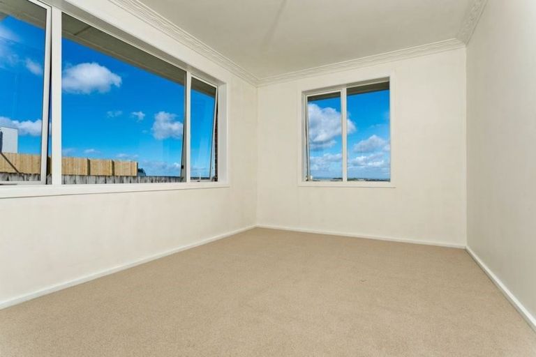 Photo of property in 660 East Coast Road, Pinehill, Auckland, 0630