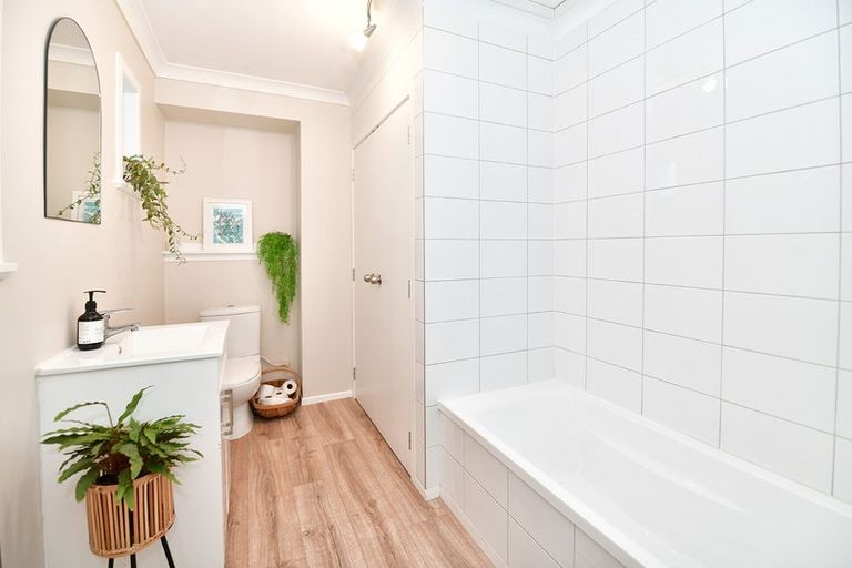 Photo of property in 25 Downer Street, Helensville, 0800