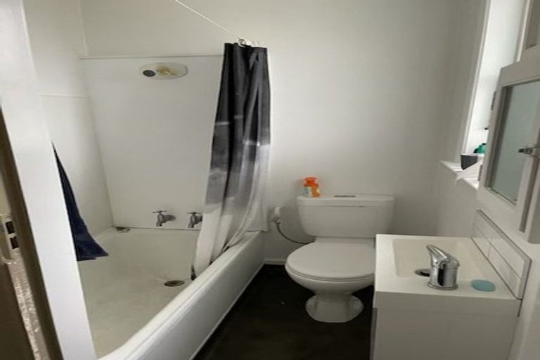 Photo of property in 9 Nikau Street, Eastbourne, Lower Hutt, 5013