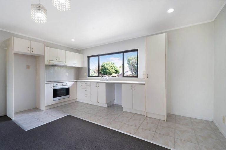 Photo of property in 5/17 Neta Grove, Henderson, Auckland, 0612