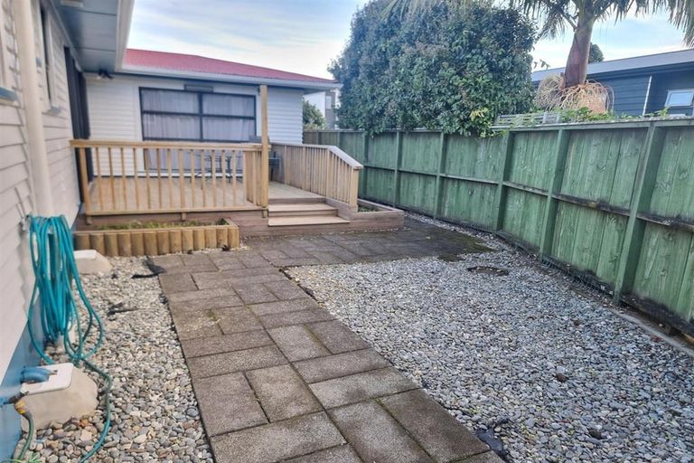 Photo of property in 4 Graham Avenue, Te Atatu Peninsula, Auckland, 0610