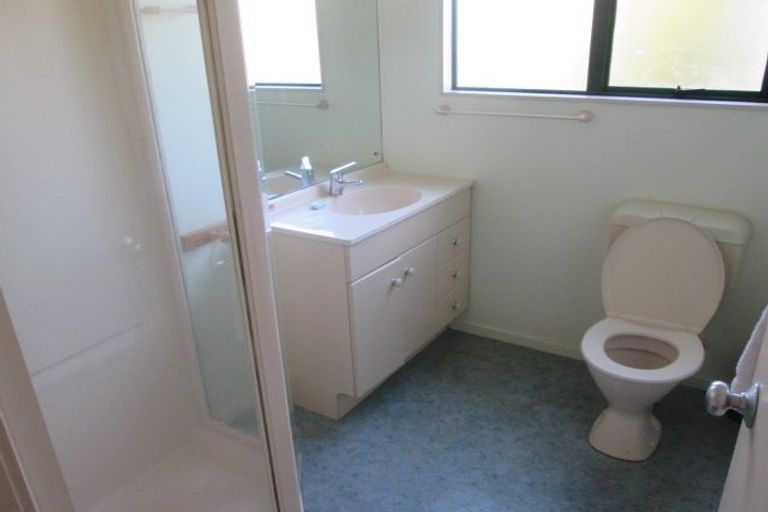 Photo of property in 12a Kiteroa Terrace, Rothesay Bay, Auckland, 0630