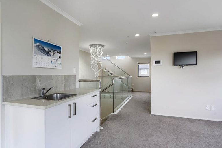 Photo of property in 25 Drumbuoy Drive, Flat Bush, Auckland, 2019
