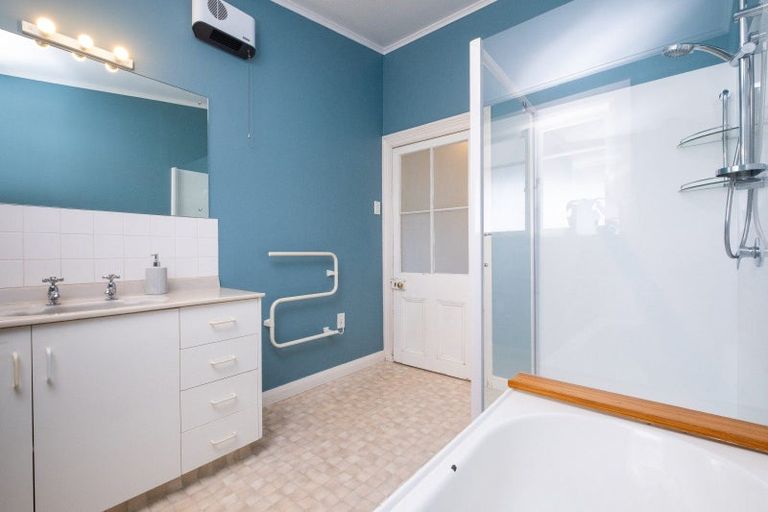 Photo of property in Rosewood, 39 Napier Terrace, Hospital Hill, Napier, 4110