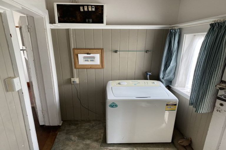 Photo of property in 14 Hawker Street, Mount Victoria, Wellington, 6011