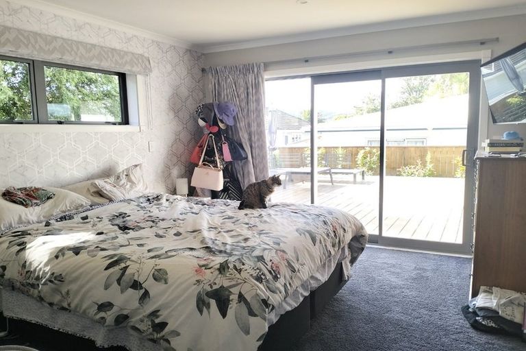 Photo of property in 4a Davis Grove, Wainuiomata, Lower Hutt, 5014