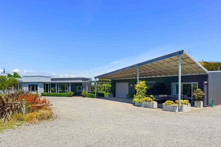 Photo of property in 104 Raukawa Road, Peka Peka, Waikanae, 5391