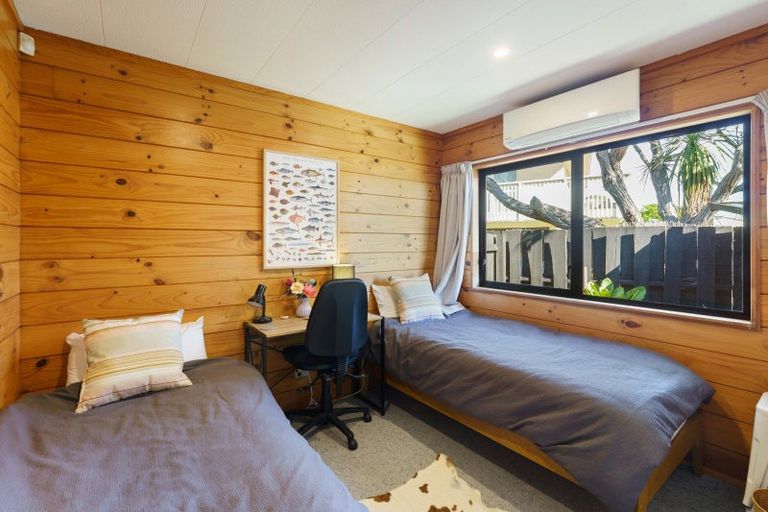 Photo of property in 65 Queens Road, Waikanae Beach, Waikanae, 5036