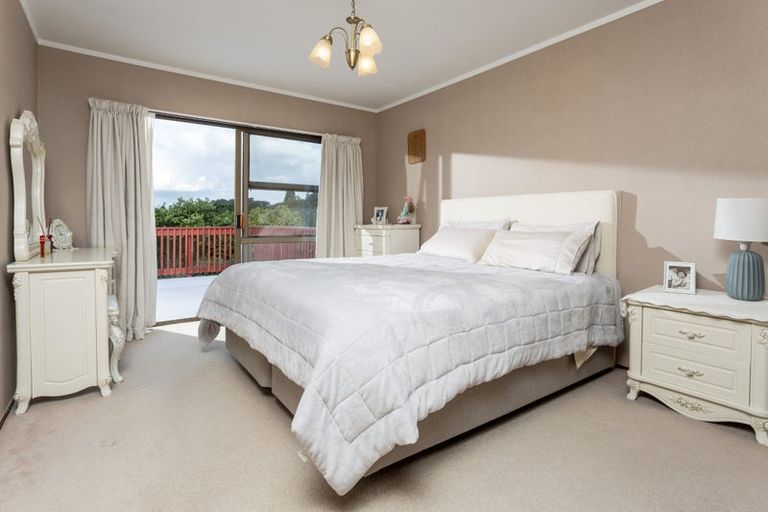 Photo of property in 134 Chelsea View Drive, Chatswood, Auckland, 0626