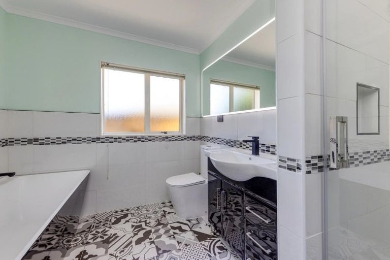 Photo of property in 39 Blackwood Drive, Wattle Downs, Auckland, 2103