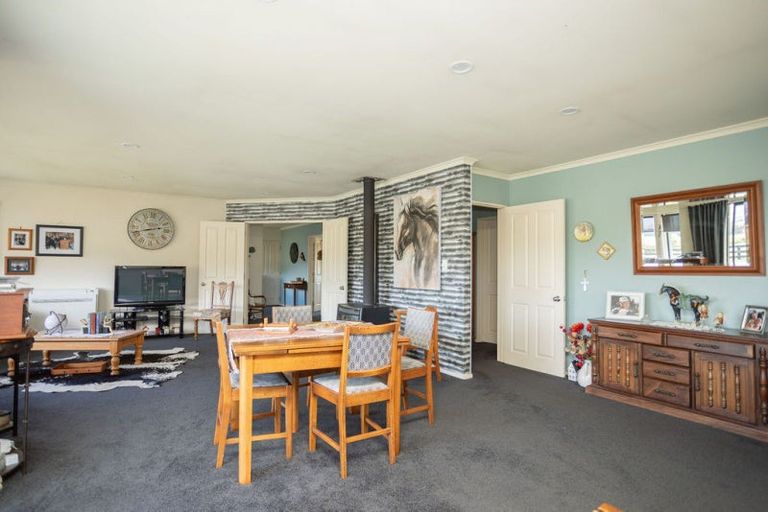 Photo of property in 28 Cowper Side Road, Dannevirke, 4976